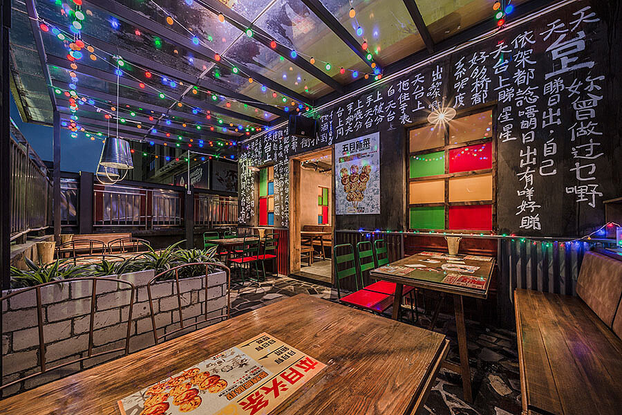 鄭州天臺上見燒烤店裝修公司設(shè)計(jì)案例