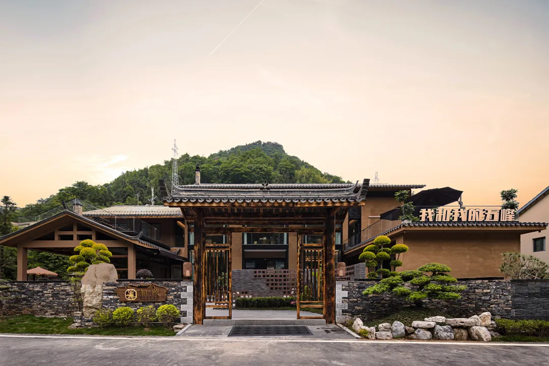 東方美學(xué)  五峰如院庭院餐廳裝修設(shè)計(圖1)