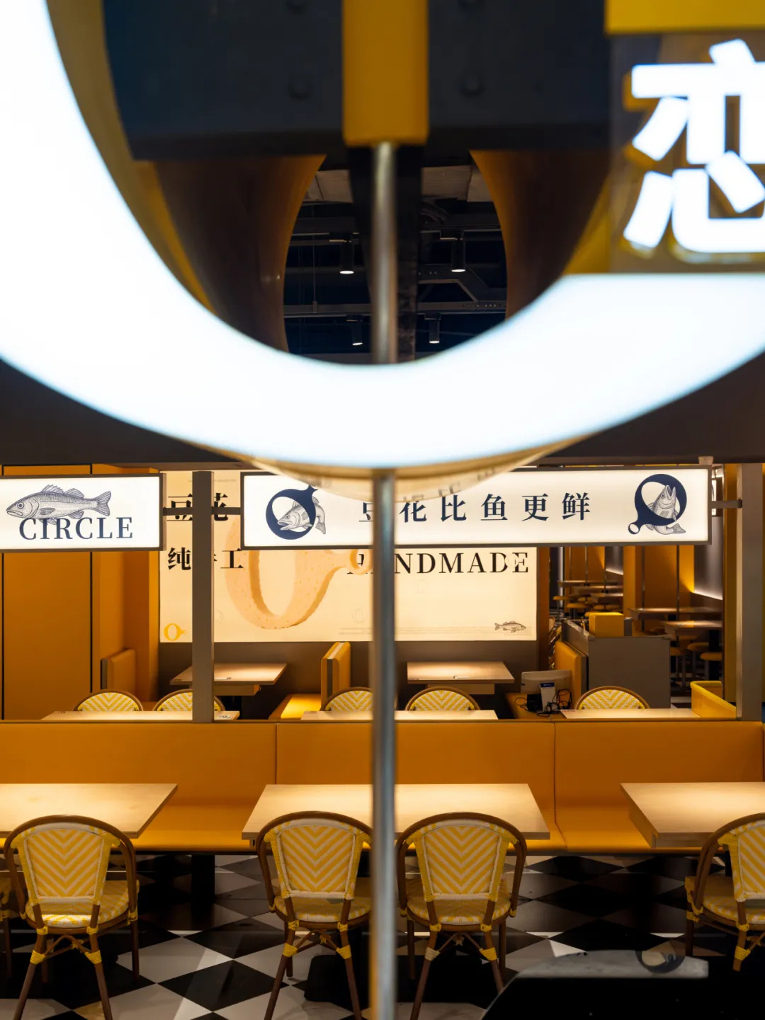 鄭州金博大分享戀上圈圈豆花烤魚(yú)店裝修設(shè)計(jì)案例(圖5)