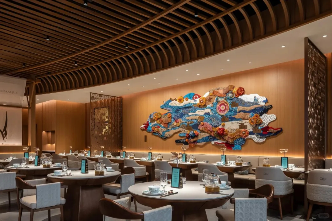 鄭州金博大分享佬麻雀剁椒魚頭餐廳裝修設(shè)計(圖3)